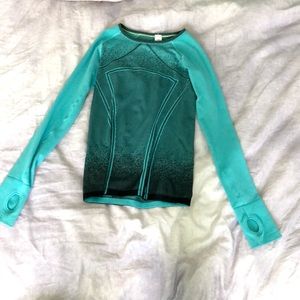 Ivivva long sleeve with them holes